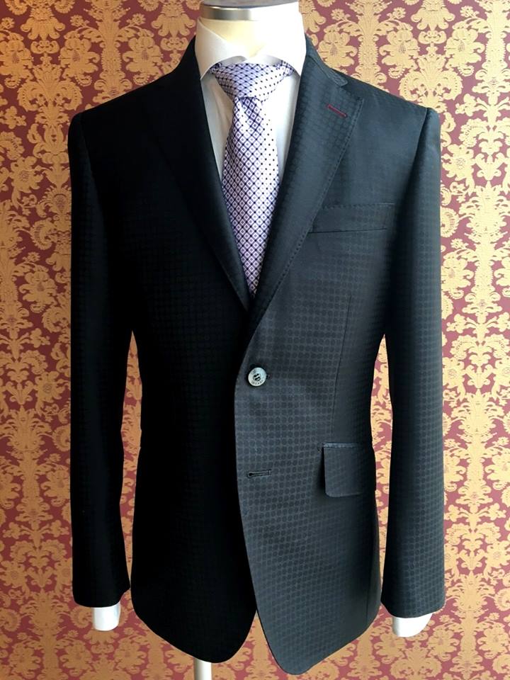 スキャバル社の贅沢スーツ